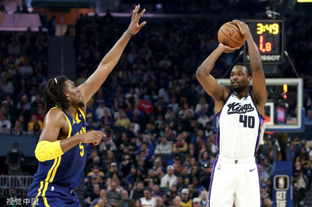 在足球的顶 在足球的顶